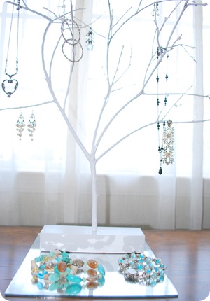 jewelry tree close