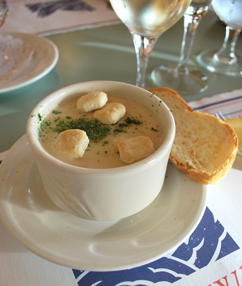 bowl of clam chowder