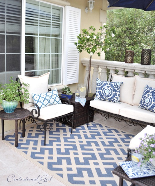 blue balcony left side view