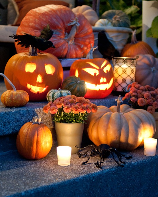 jack o lanterns on porch