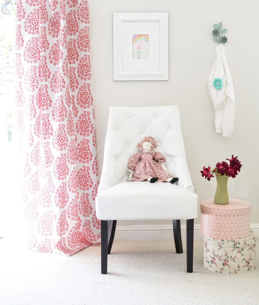 girls room painted paisley curtain