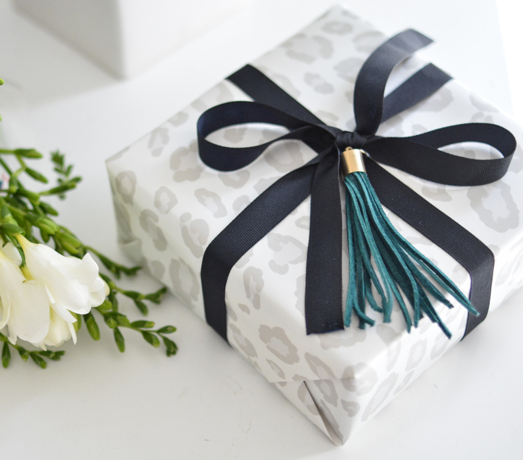 diy tassel gift topper