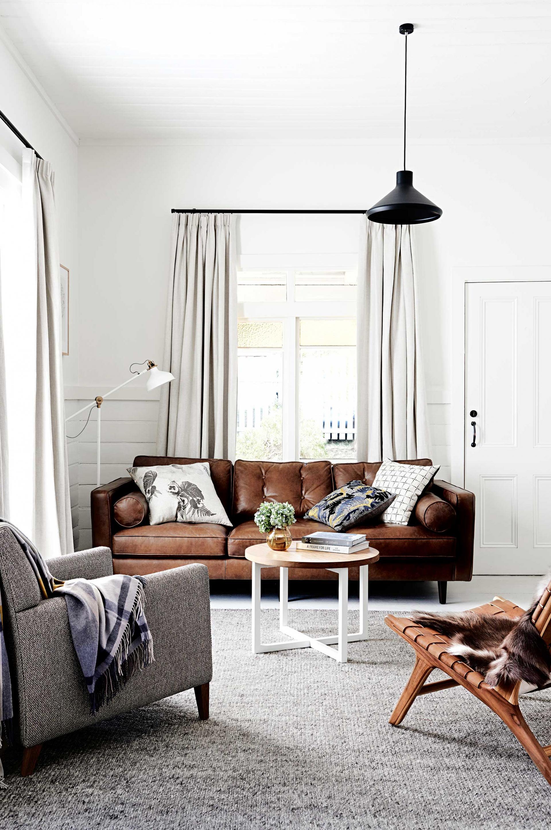 Modern Looks For Leather Sofas, Does Grey Go With Brown Leather Sofa
