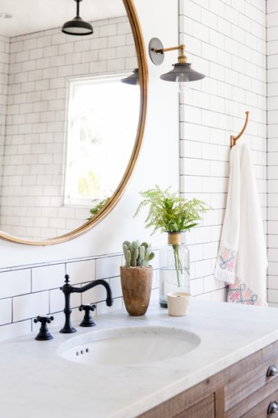Mixing Metal Finishes In The Bathroom, Can You Mix Chrome And Black Fixtures In A Bathroom