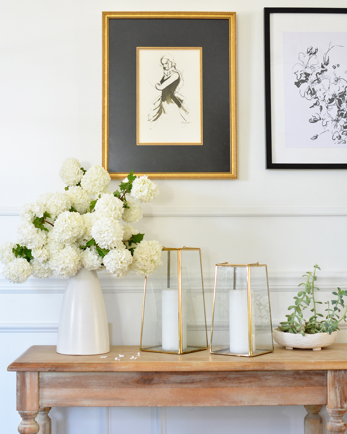 Subdued Elegance: Neutral Holiday Decor